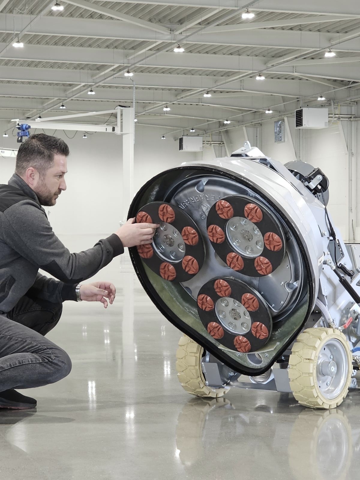 changing diamond tools on Lavina S7 machine