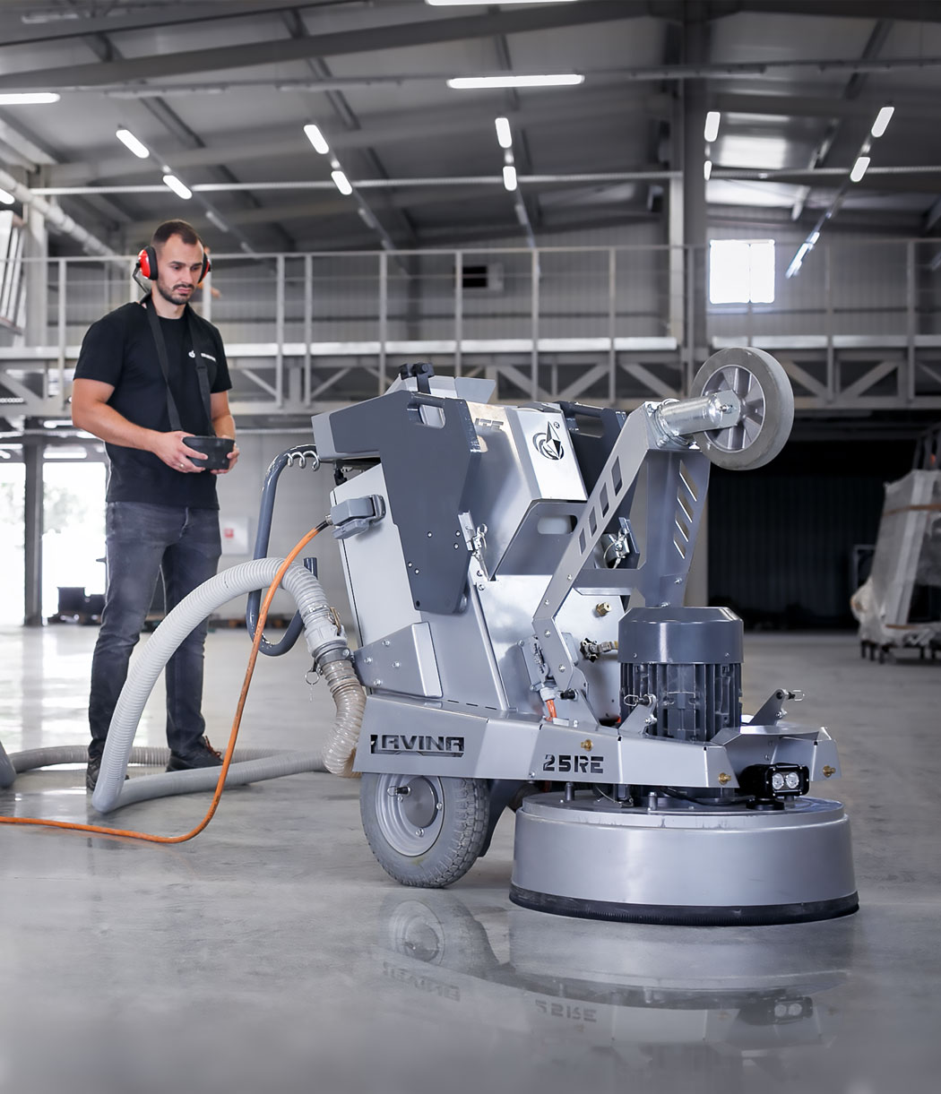 L25RE remote-controlled grinder